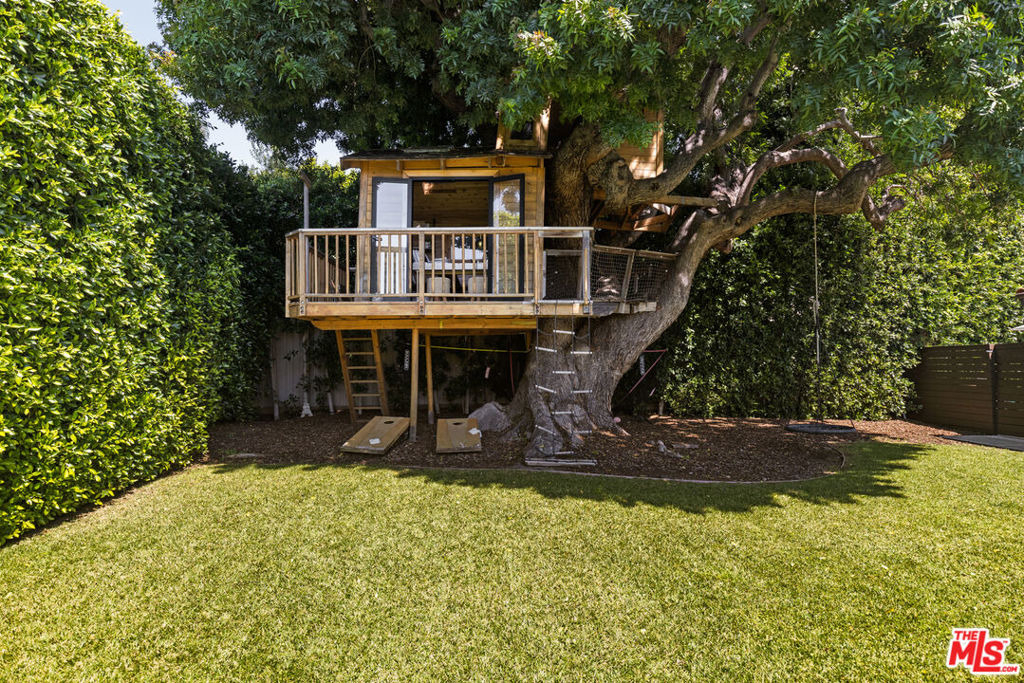647 Toyopa Drive - Photo 7