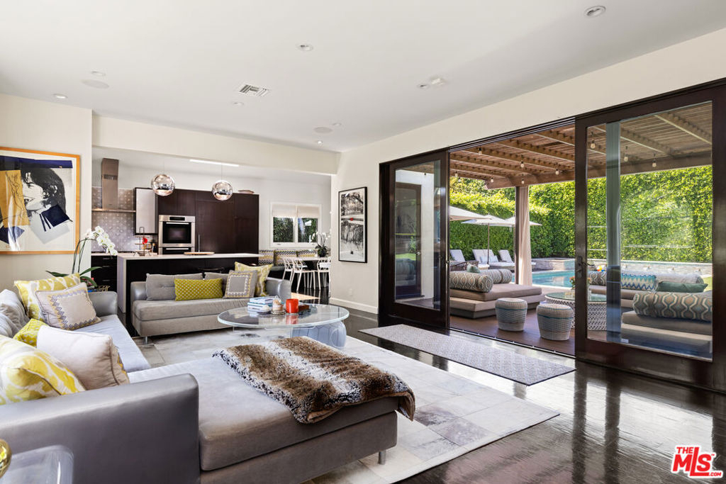 647 Toyopa Drive - Photo 10