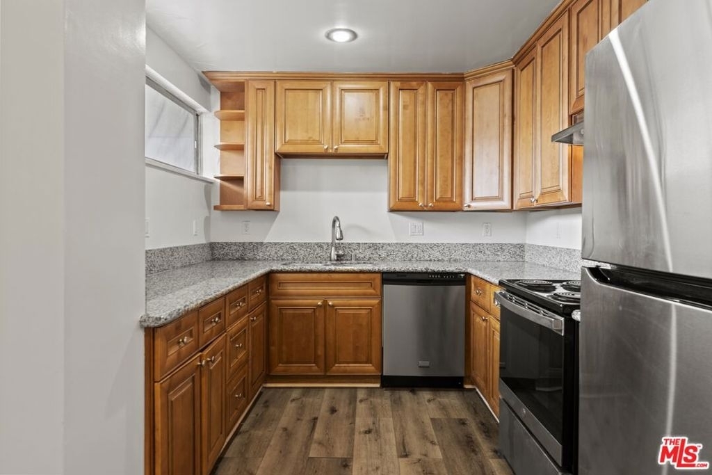 1233 Barry Avenue - Photo 8