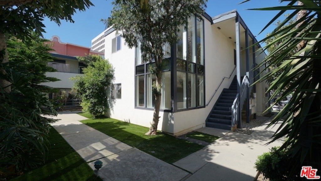 1233 Barry Avenue - Photo 12