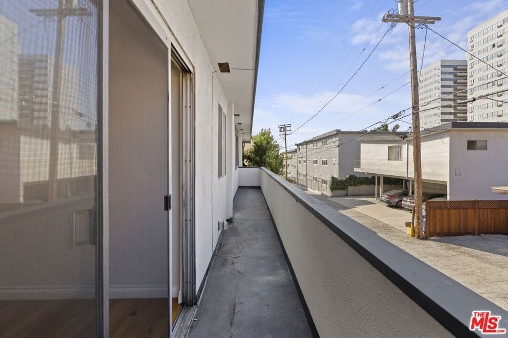 1233 Barry Avenue - Photo 6