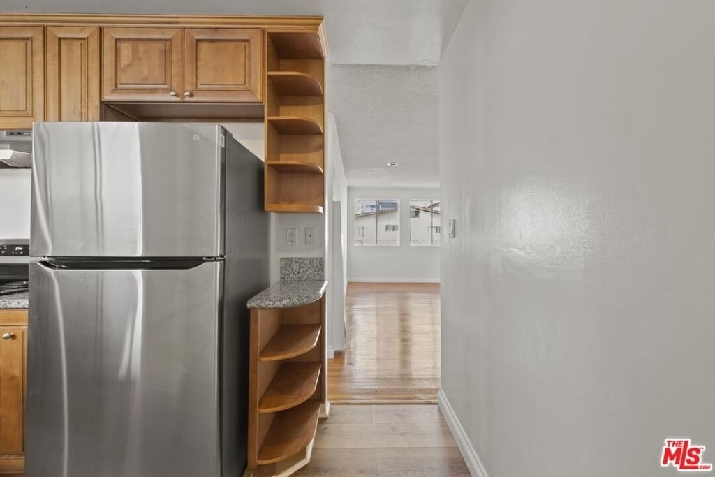 1233 Barry Avenue - Photo 10
