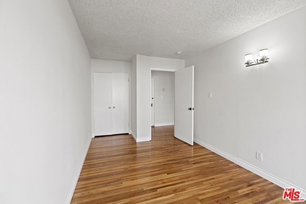 1233 Barry Avenue - Photo 5