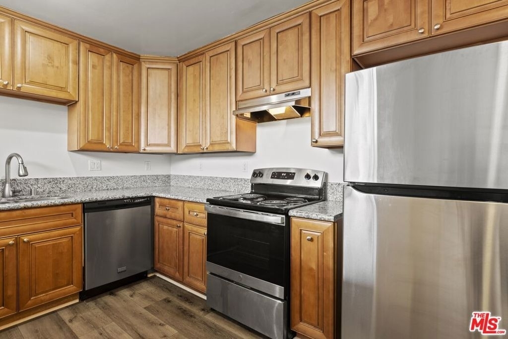 1233 Barry Avenue - Photo 9