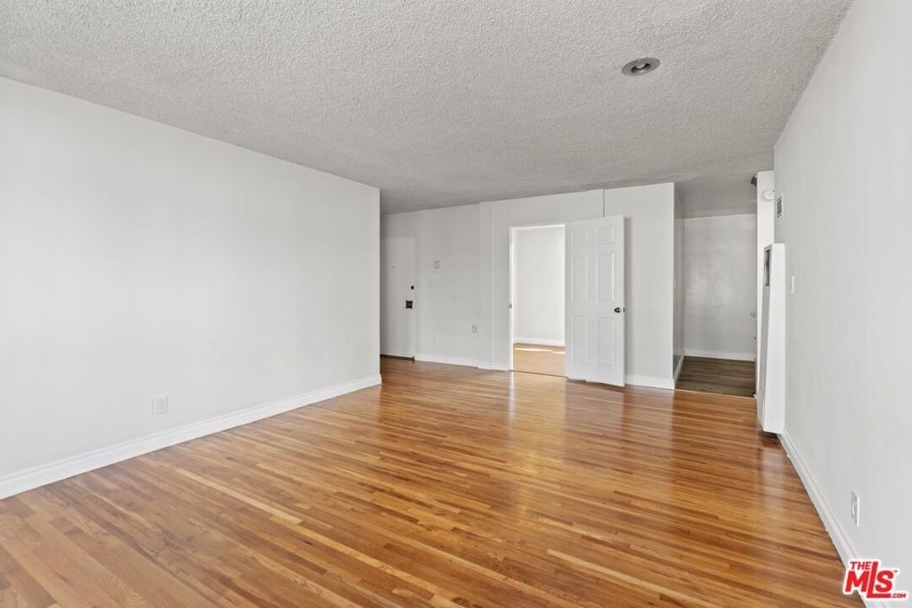 1233 Barry Avenue - Photo 0