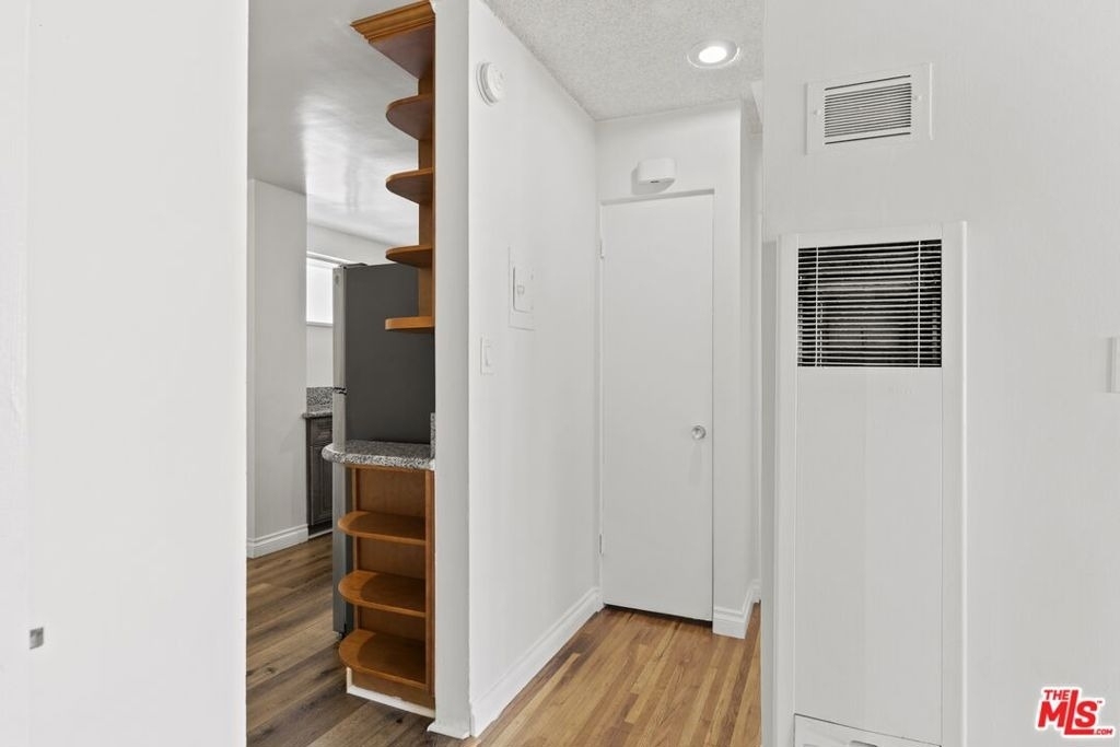 1233 Barry Avenue - Photo 11