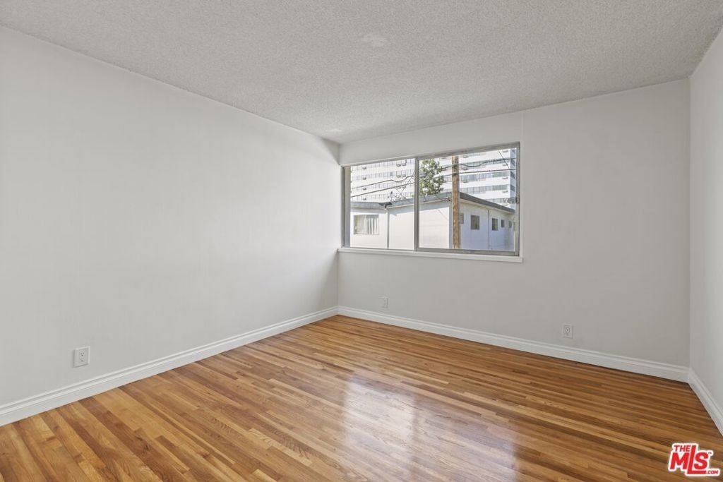 1233 Barry Avenue - Photo 1