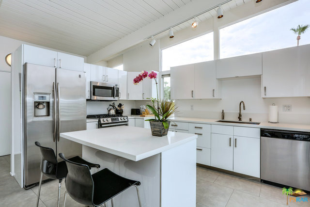 688 E Spencer Drive - Photo 2