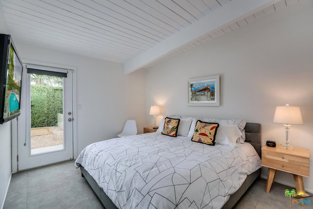 688 E Spencer Drive - Photo 1