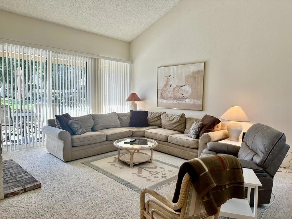 207 Serena Drive - Photo 2