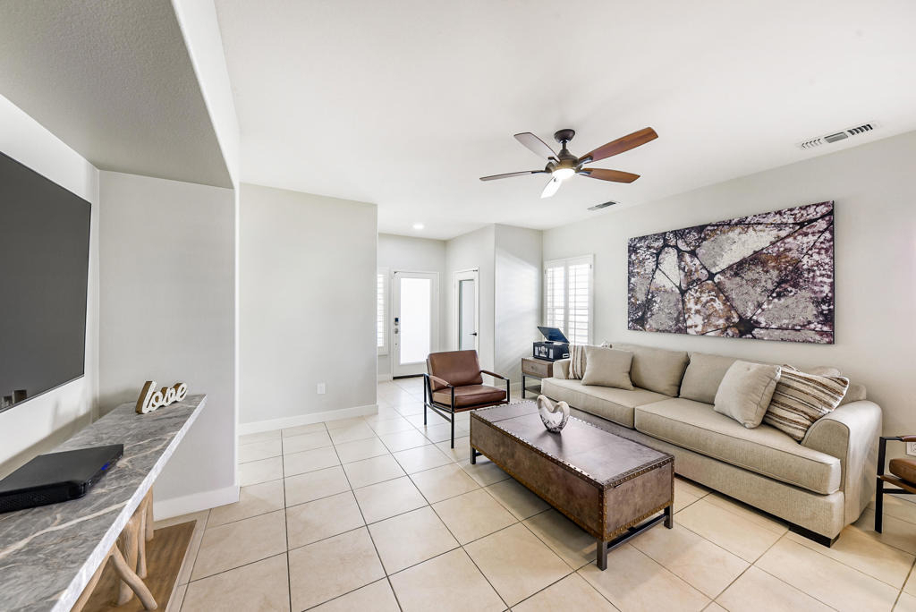 39676 Somerset Avenue - Photo 2
