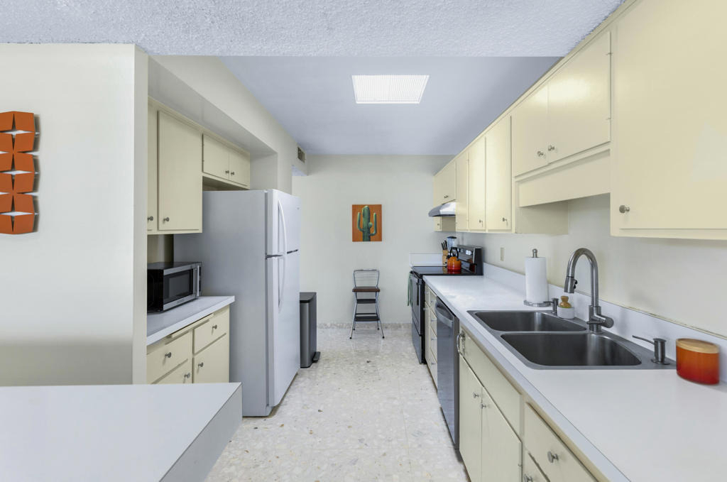 1211 Sandpiper Street - Photo 2