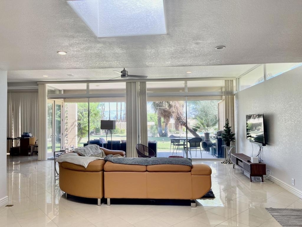 715 Sandpiper Street - Photo 2