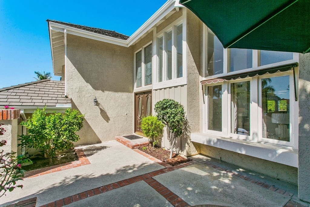 28602 Silverton Dr - Photo 3