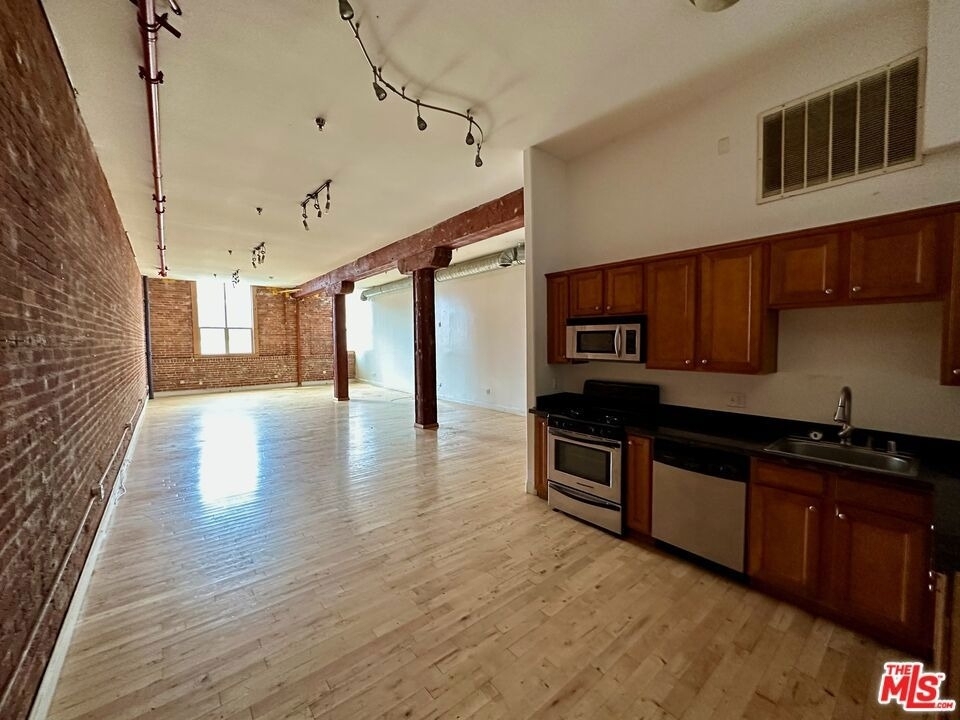 726 S Santa Fe Avenue - Photo 0