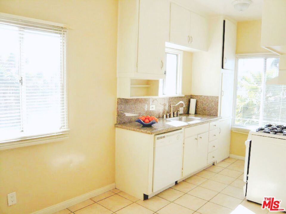 1269 S Citrus Avenue - Photo 1