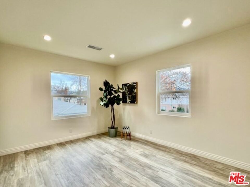124 N Pass Avenue - Photo 8