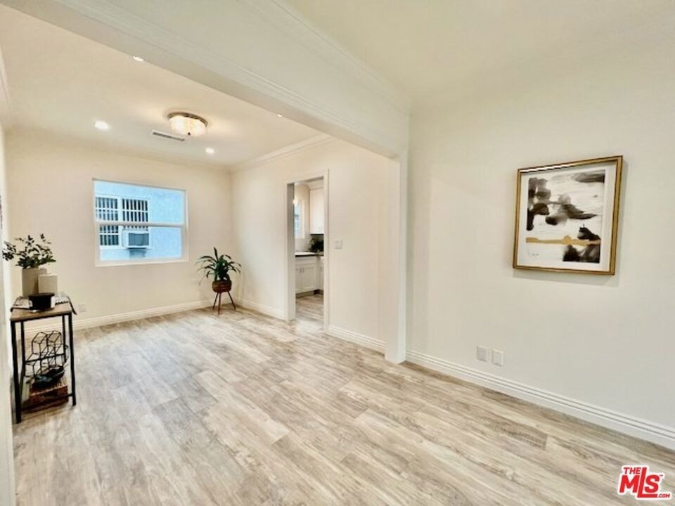 124 N Pass Avenue - Photo 2