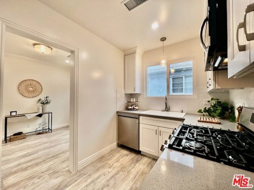 124 N Pass Avenue - Photo 5