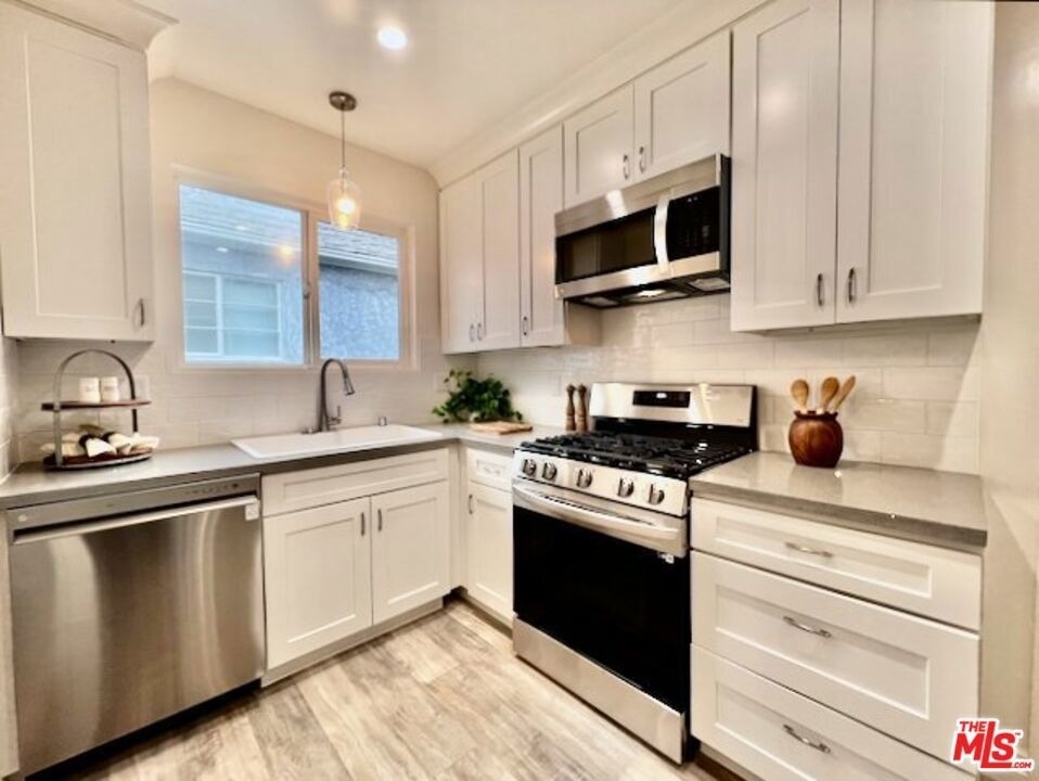 124 N Pass Avenue - Photo 3