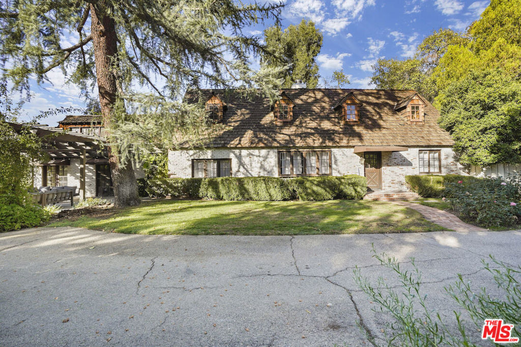 23057 Sylvan Street - Photo 1