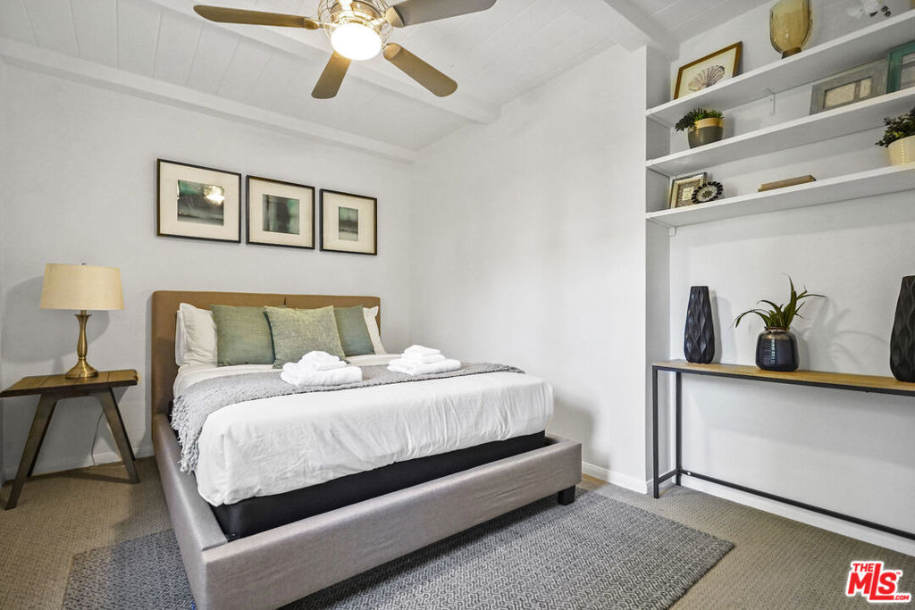 23057 Sylvan Street - Photo 7