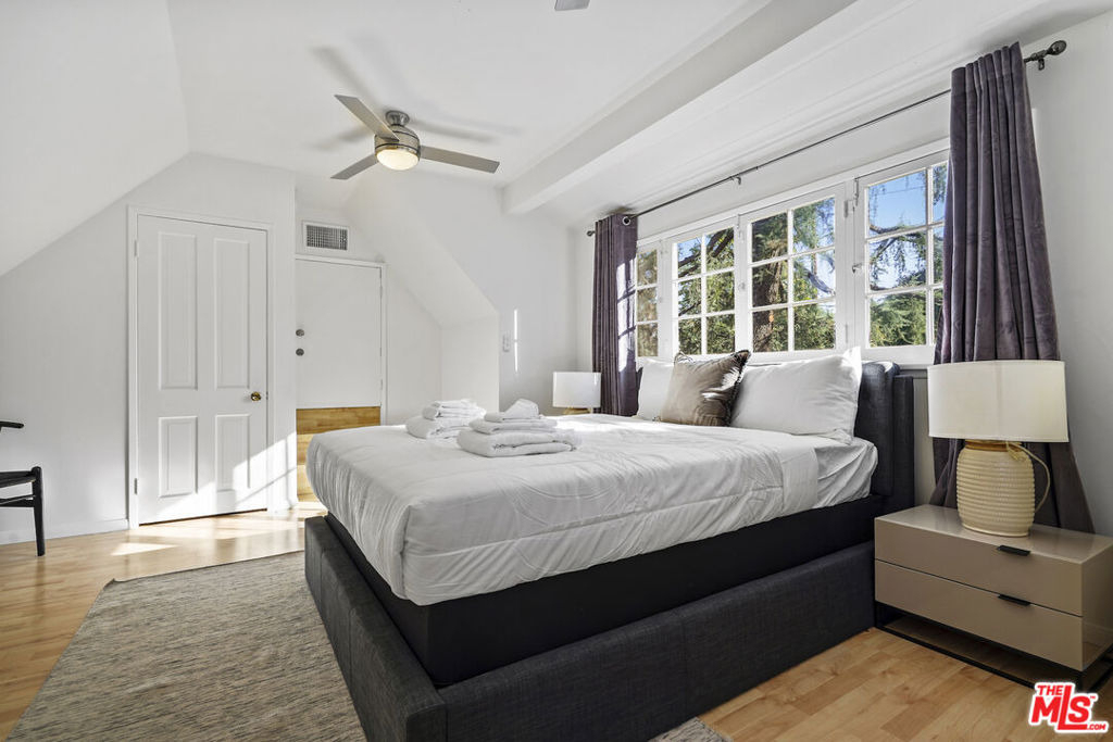 23057 Sylvan Street - Photo 15