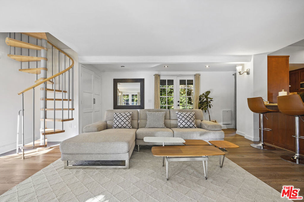 23057 Sylvan Street - Photo 3