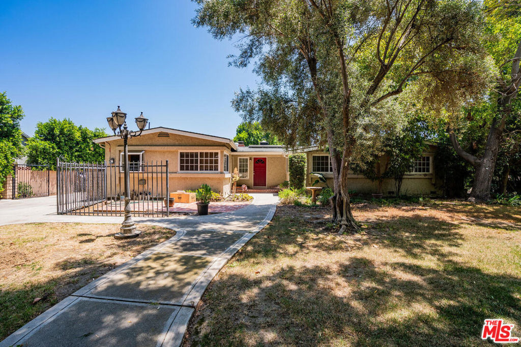 5504 Tyrone Avenue - Photo 8