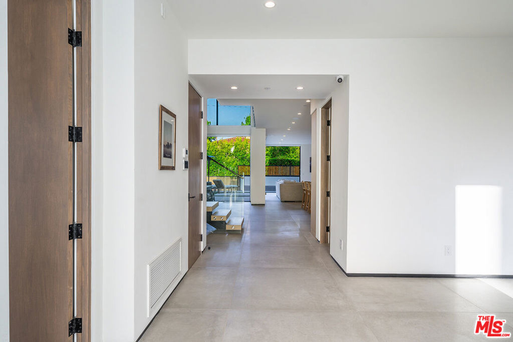 200 N Doheny Drive - Photo 21