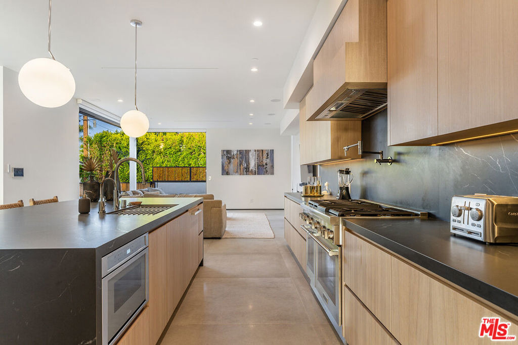 200 N Doheny Drive - Photo 52