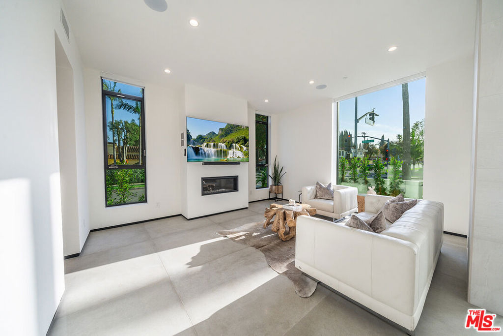 200 N Doheny Drive - Photo 23