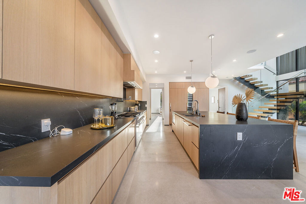 200 N Doheny Drive - Photo 39