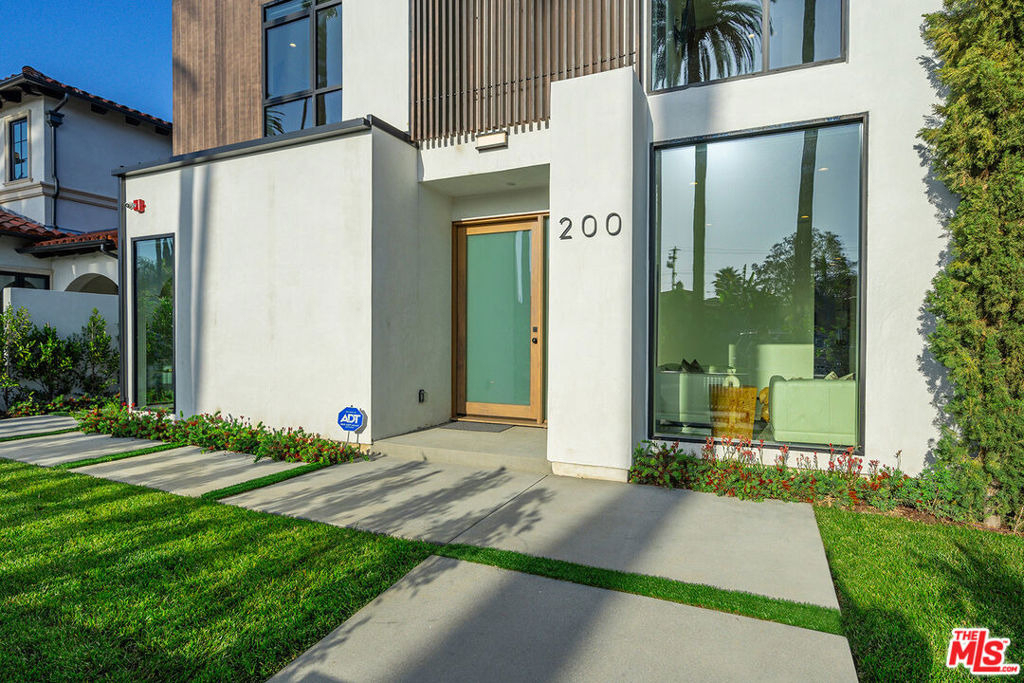 200 N Doheny Drive - Photo 17