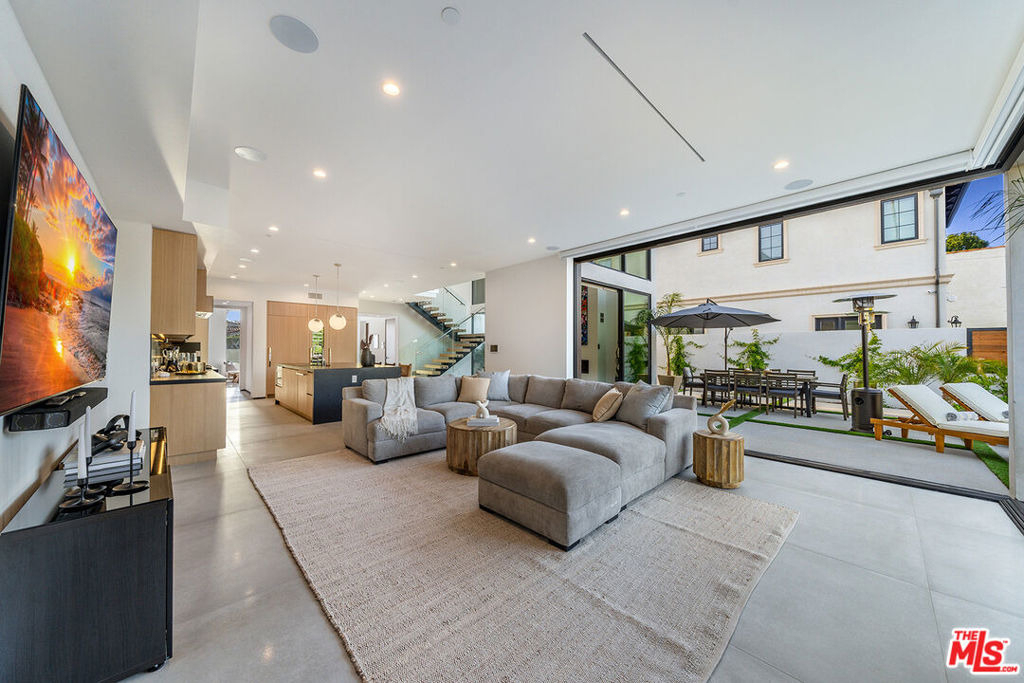200 N Doheny Drive - Photo 43