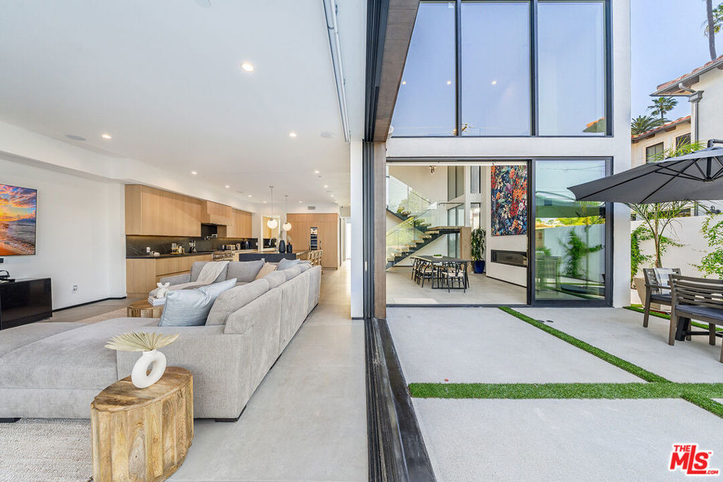 200 N Doheny Drive - Photo 46