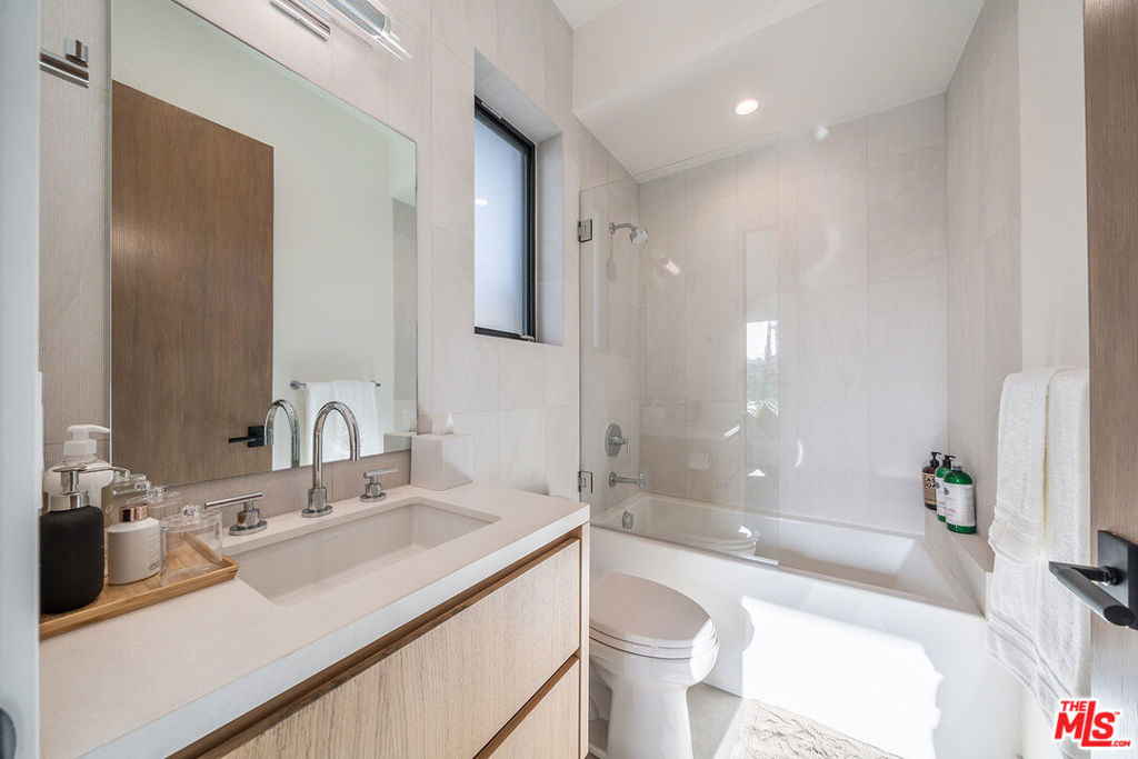 200 N Doheny Drive - Photo 32