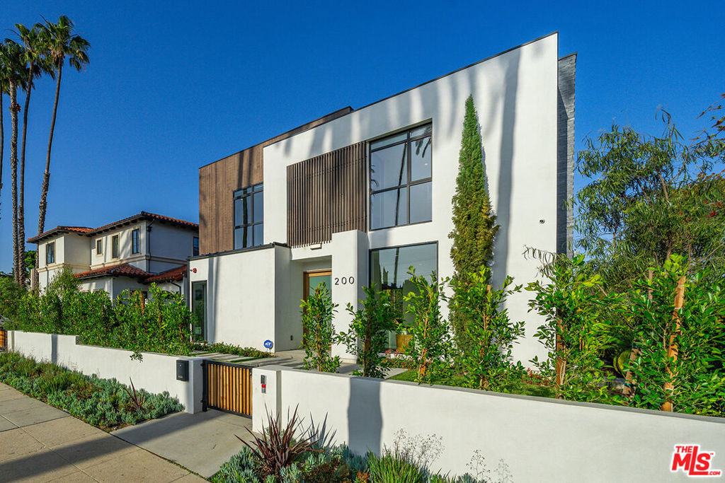 200 N Doheny Drive - Photo 16