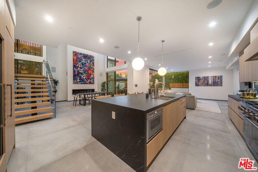 200 N Doheny Drive - Photo 5