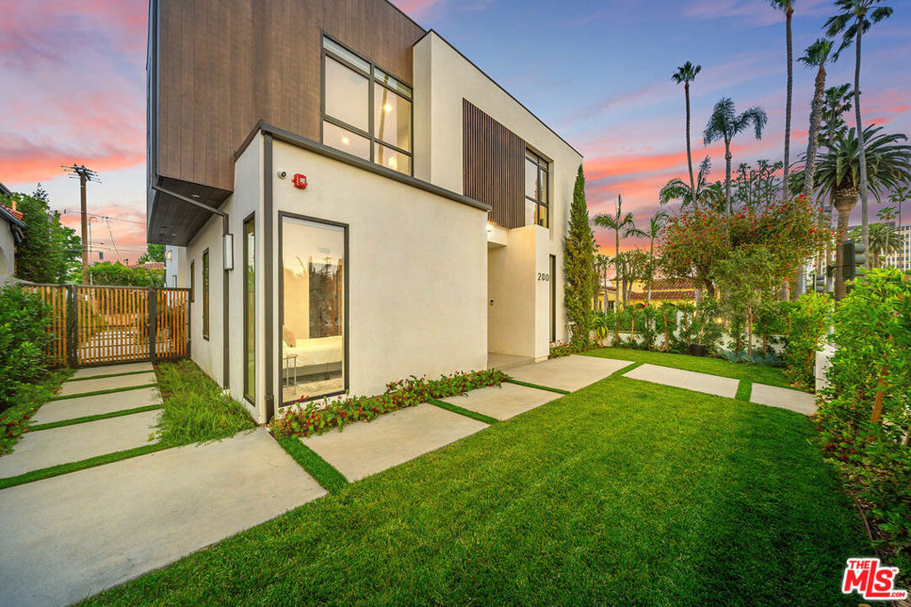 200 N Doheny Drive - Photo 4