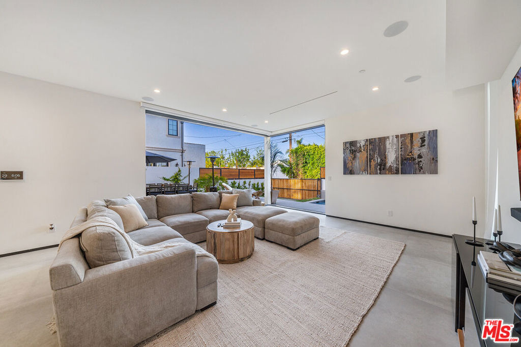 200 N Doheny Drive - Photo 41