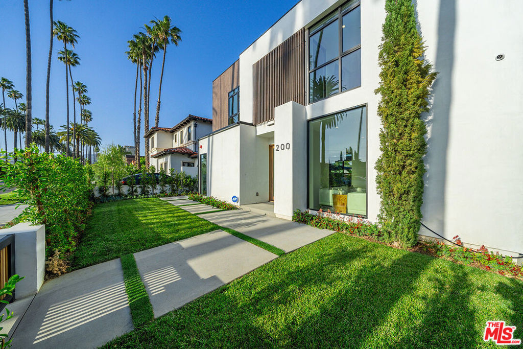 200 N Doheny Drive - Photo 20