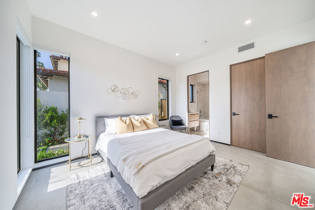 200 N Doheny Drive - Photo 31