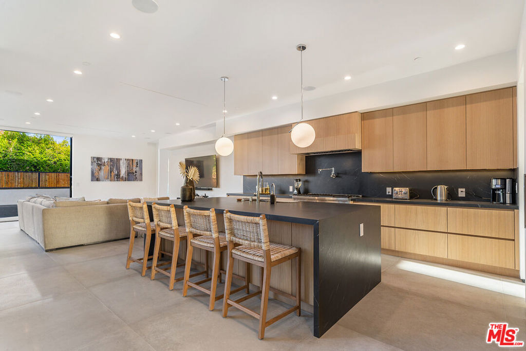 200 N Doheny Drive - Photo 34