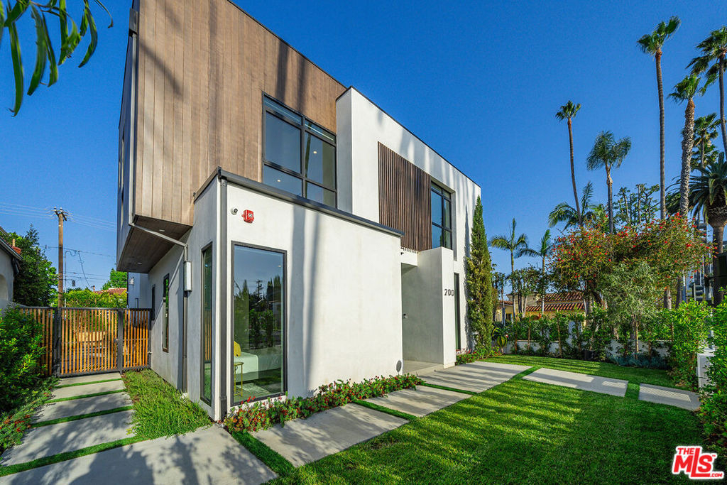 200 N Doheny Drive - Photo 18