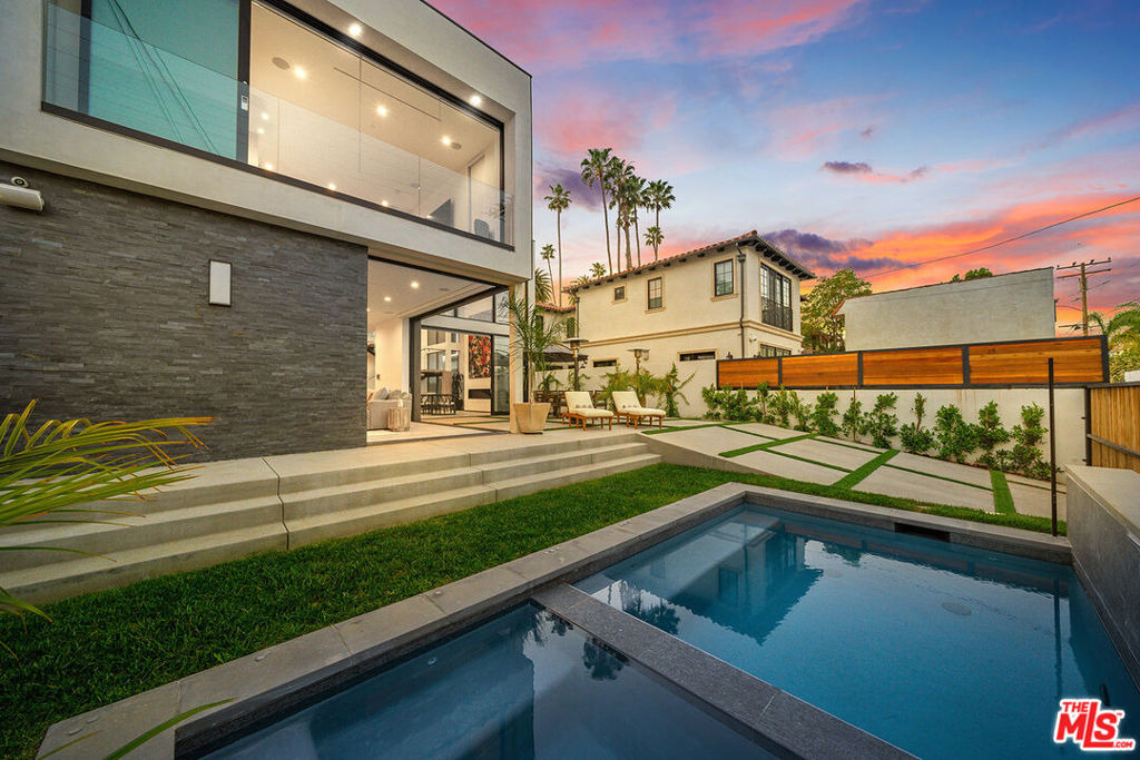 200 N Doheny Drive - Photo 11