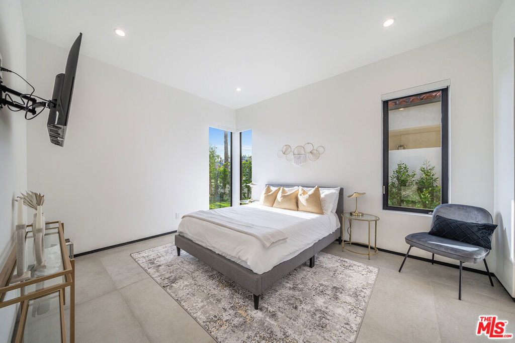 200 N Doheny Drive - Photo 30