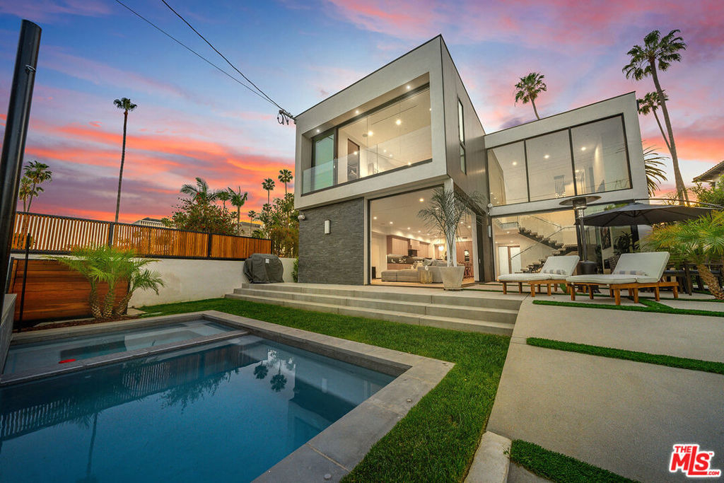 200 N Doheny Drive - Photo 0