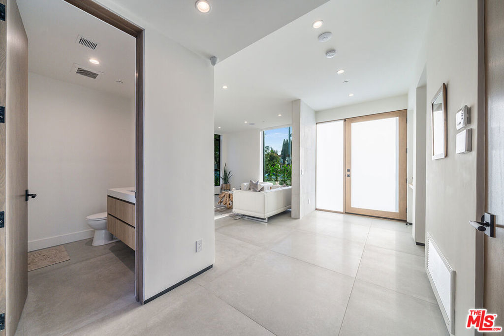 200 N Doheny Drive - Photo 27
