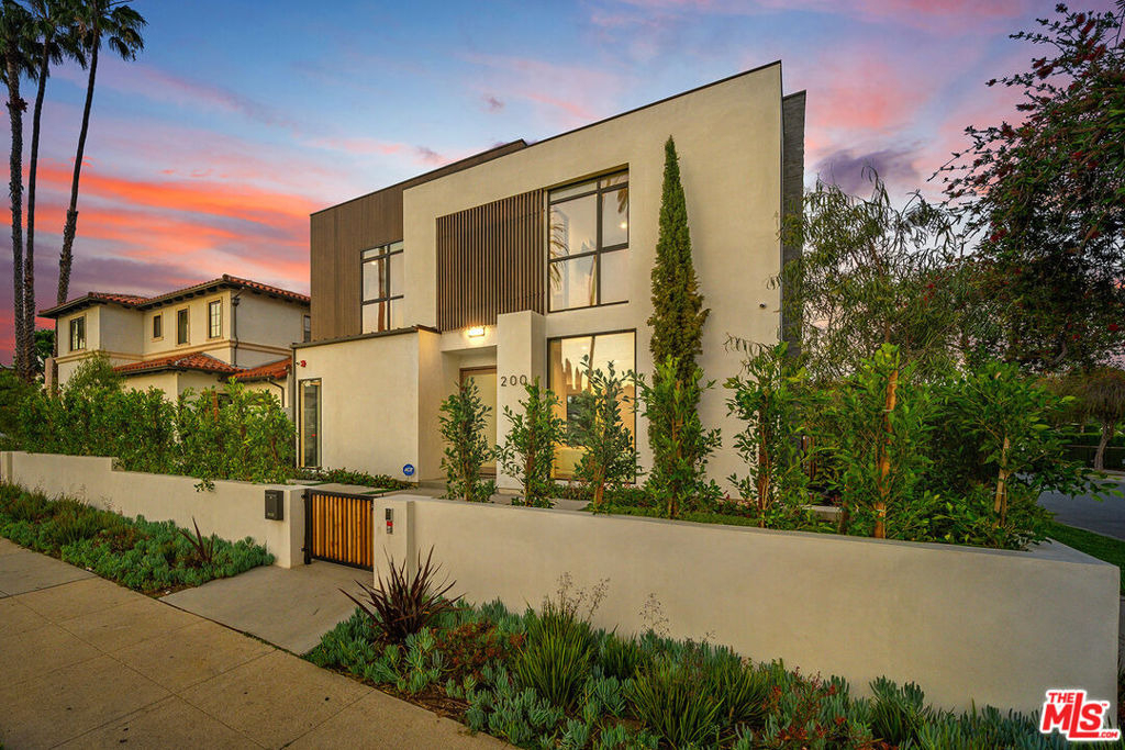 200 N Doheny Drive - Photo 1